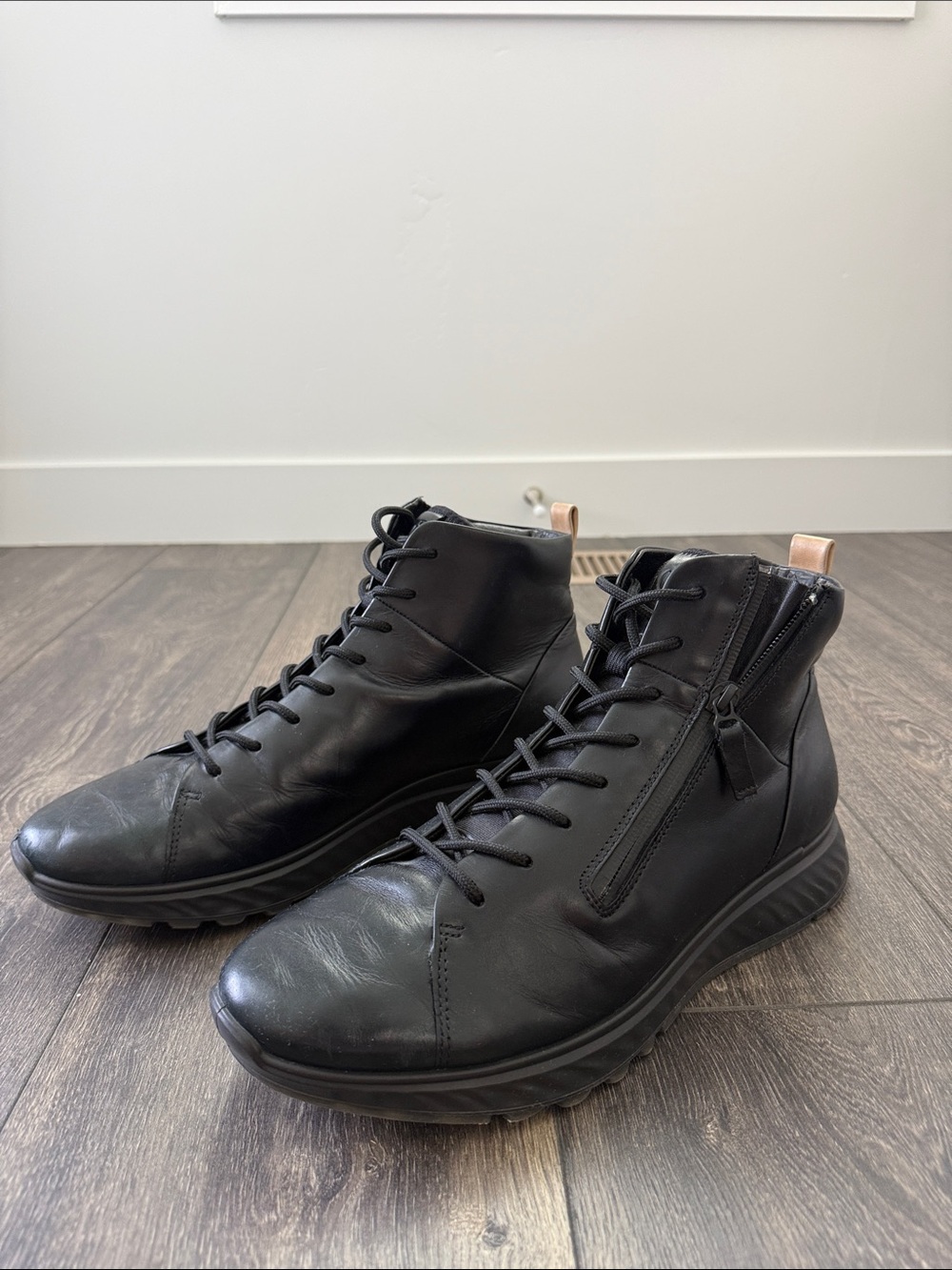 Ecco Men's Black Leather Lace-Up High-Top Boots with Side Zipper - Size 11